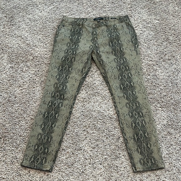 Judy Blue Los Angeles Skinny Fit Snakeprint Jeans - Picture 1 of 10